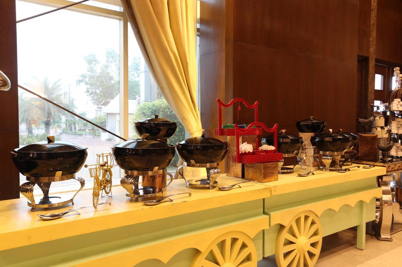 Tivoli Royal Palace Janauli 外观 照片