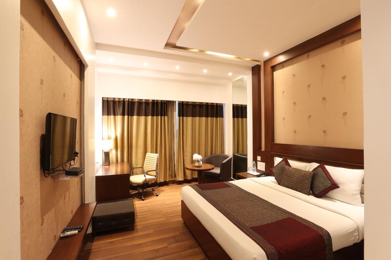 Tivoli Royal Palace Janauli 外观 照片