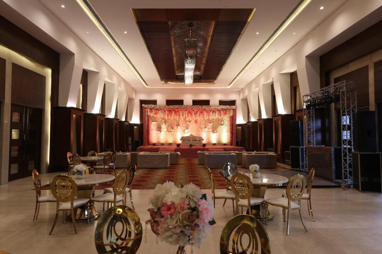 Tivoli Royal Palace Janauli 外观 照片