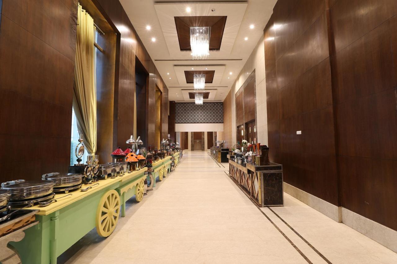 Tivoli Royal Palace Janauli 外观 照片