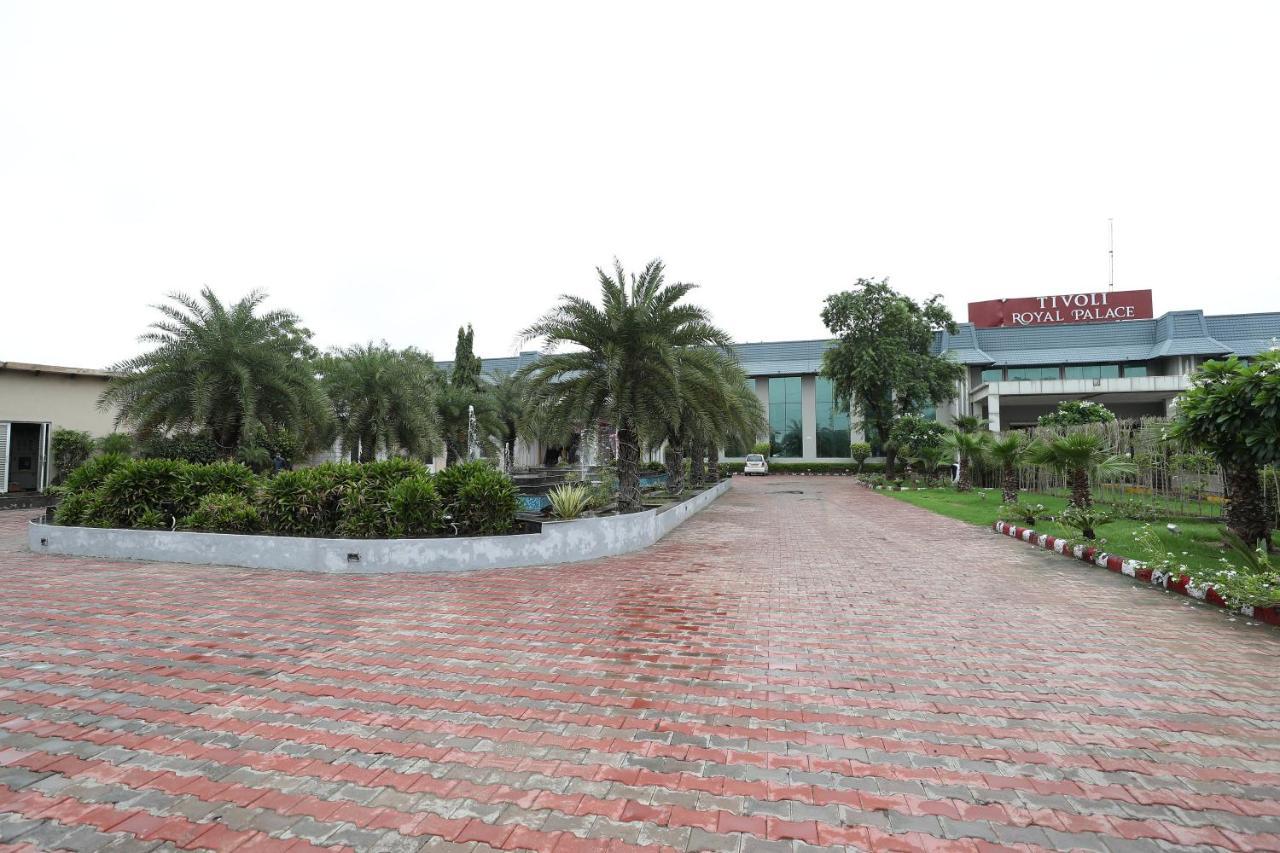 Tivoli Royal Palace Janauli 外观 照片