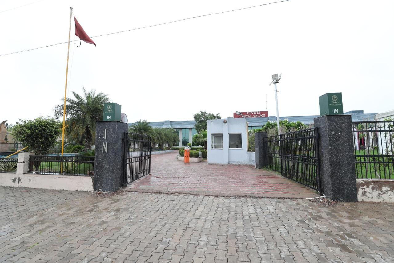 Tivoli Royal Palace Janauli 外观 照片