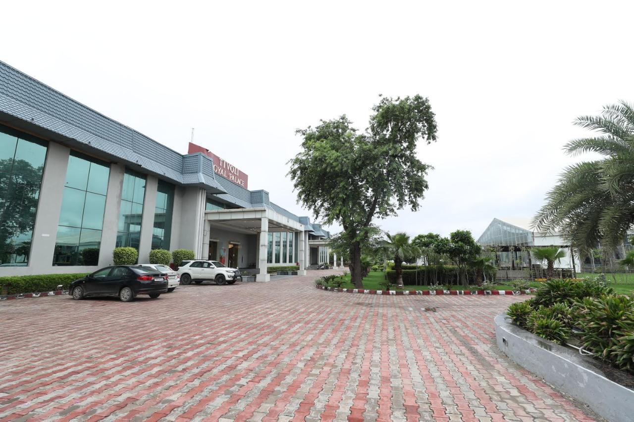 Tivoli Royal Palace Janauli 外观 照片