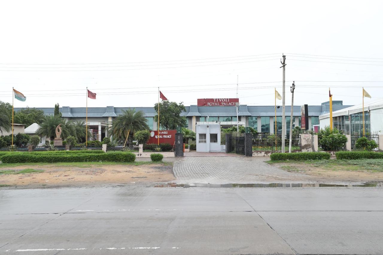 Tivoli Royal Palace Janauli 外观 照片
