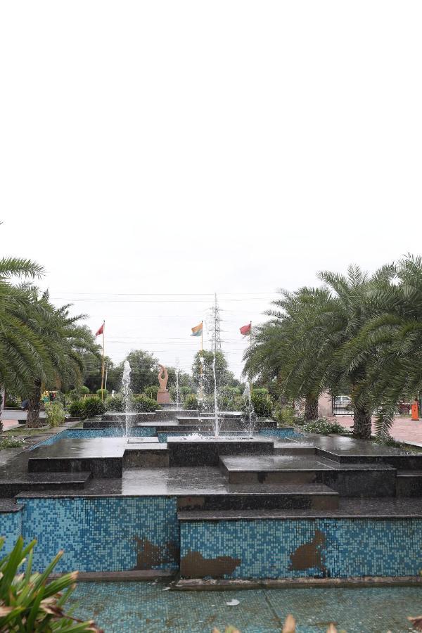 Tivoli Royal Palace Janauli 外观 照片