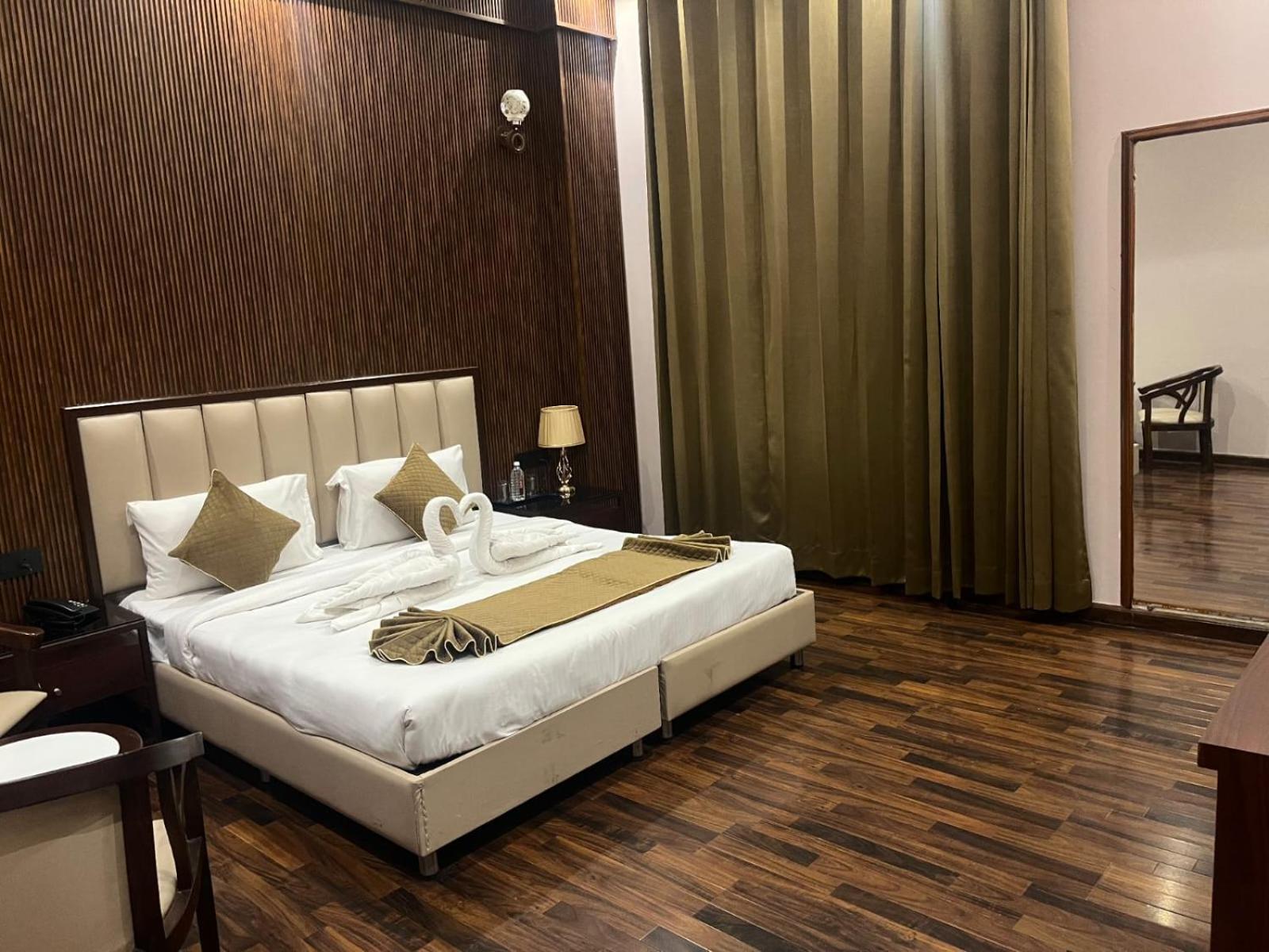 Tivoli Royal Palace Janauli 外观 照片